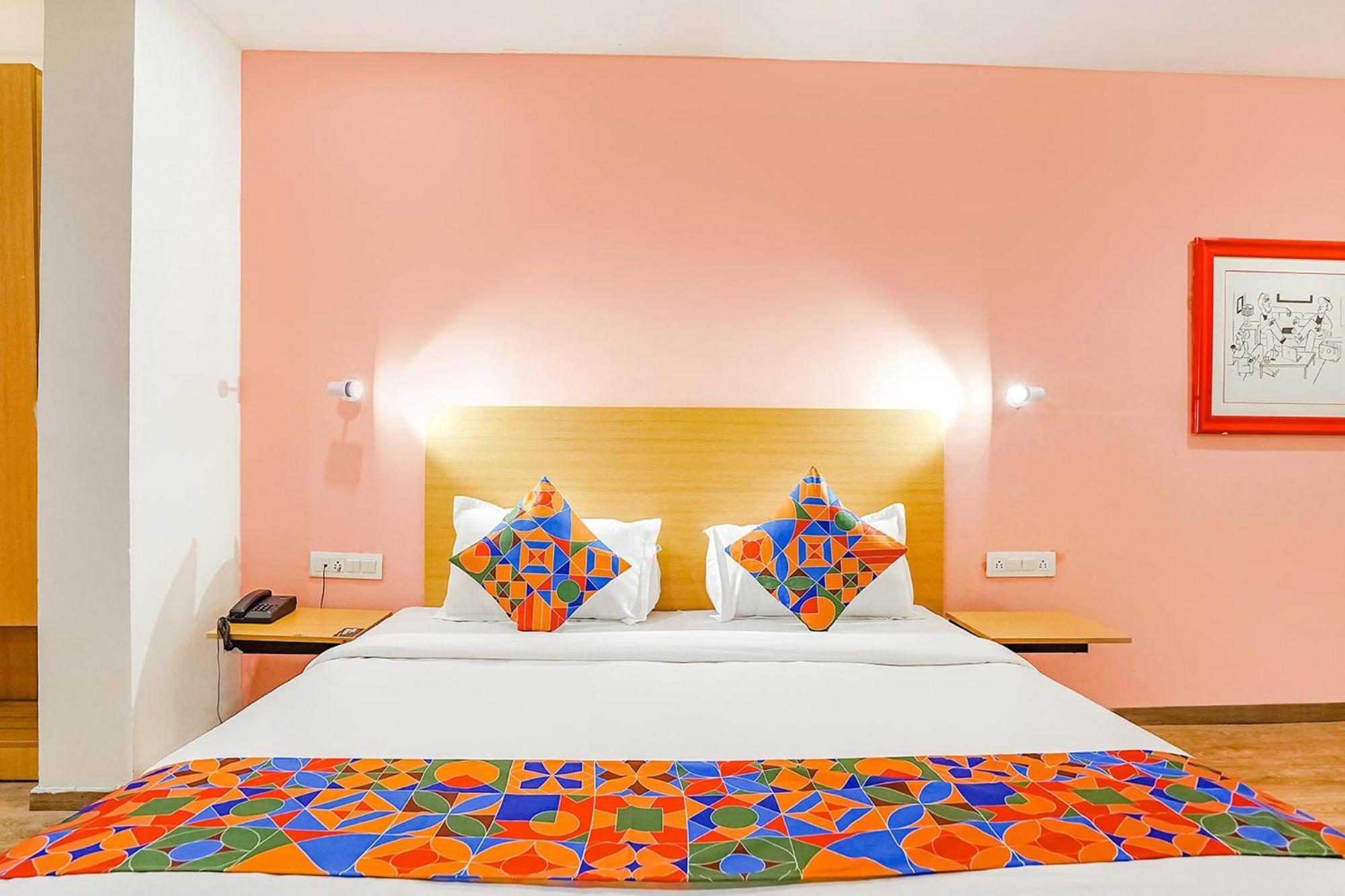 Super Townhouse O Hotel Aditya Residency Near Parthala Over Bridge Sector 121 Noida Indirapuram Exterior photo