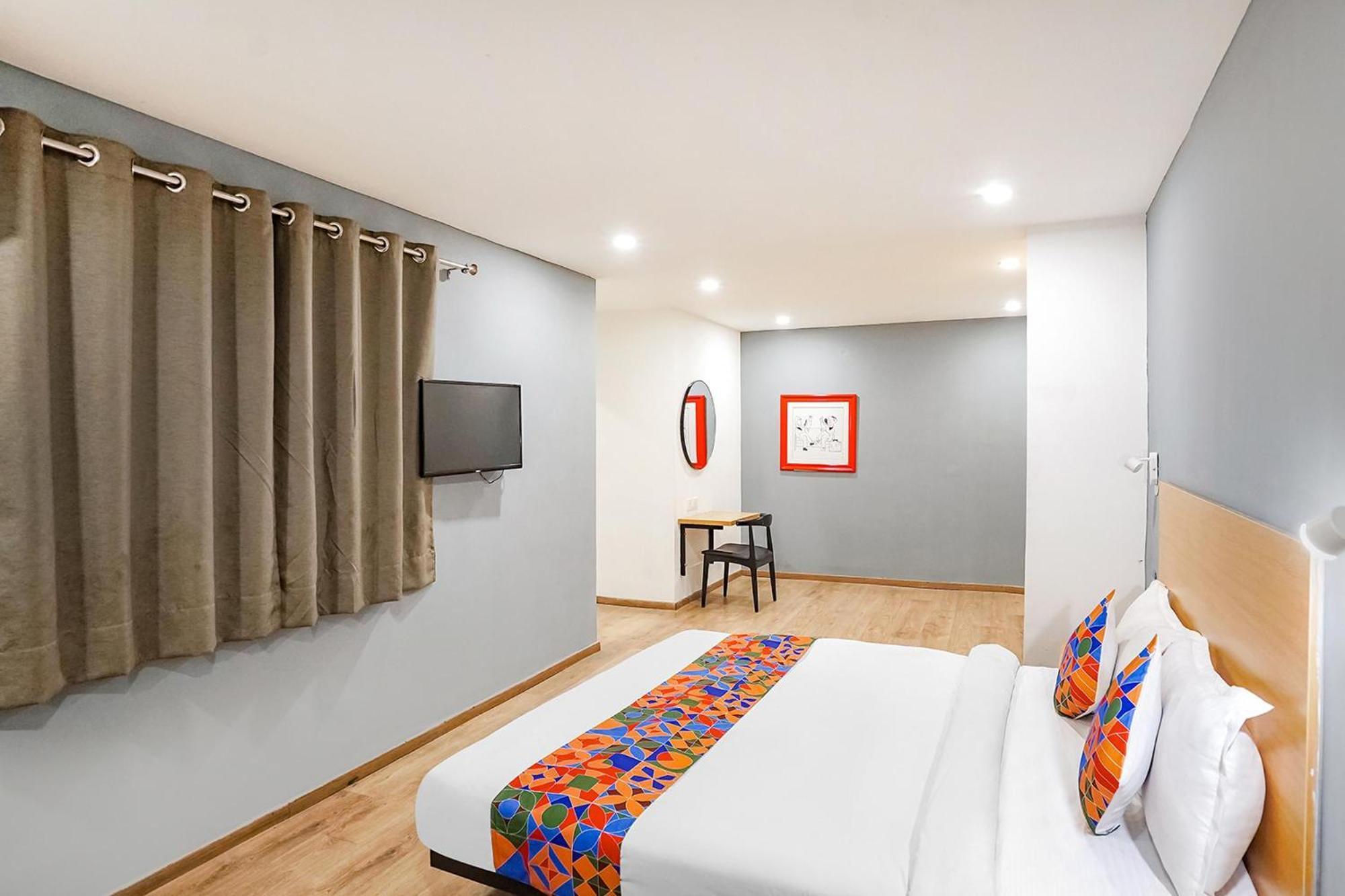 Super Townhouse O Hotel Aditya Residency Near Parthala Over Bridge Sector 121 Noida Indirapuram Exterior photo