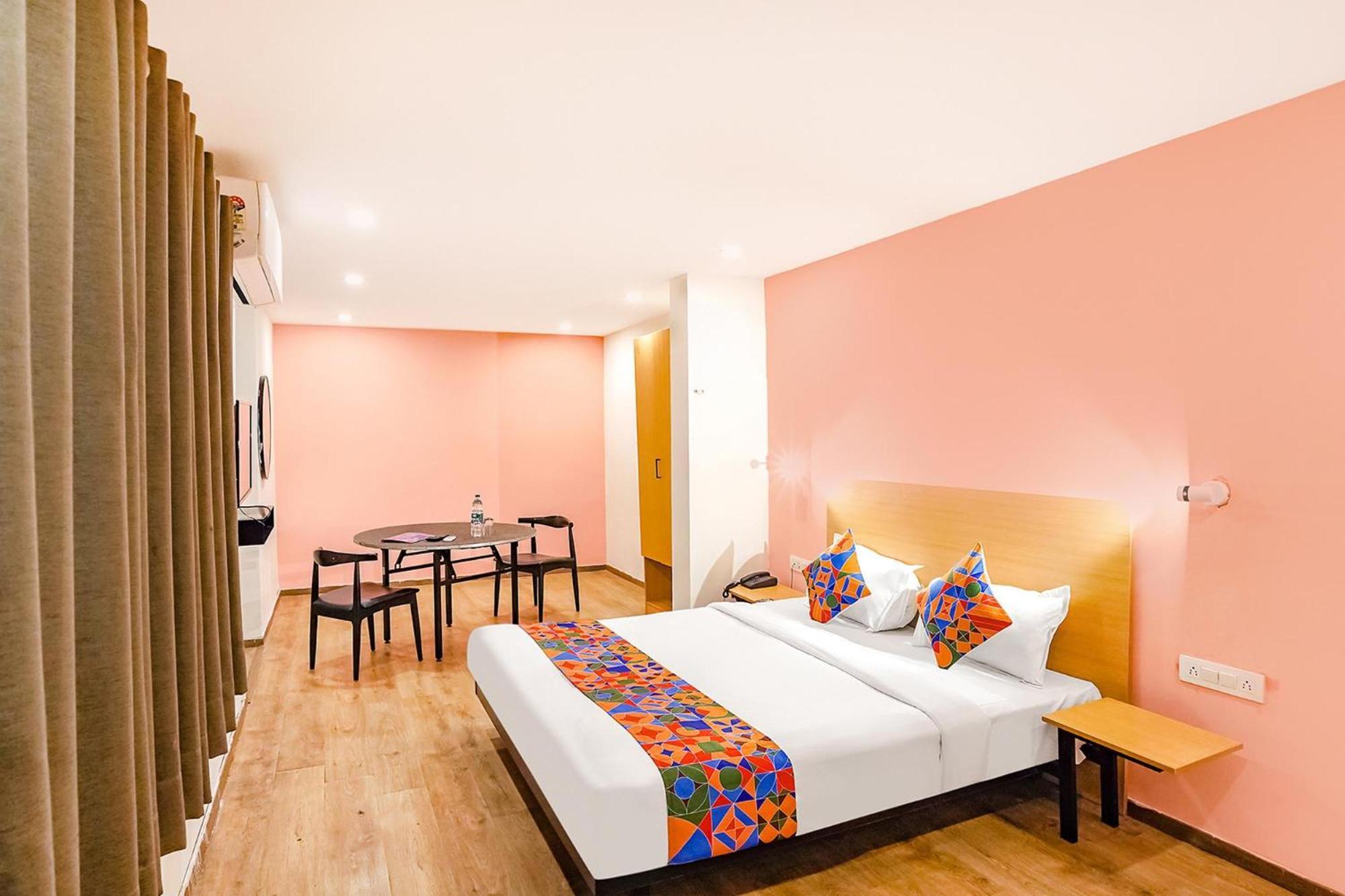 Super Townhouse O Hotel Aditya Residency Near Parthala Over Bridge Sector 121 Noida Indirapuram Exterior photo