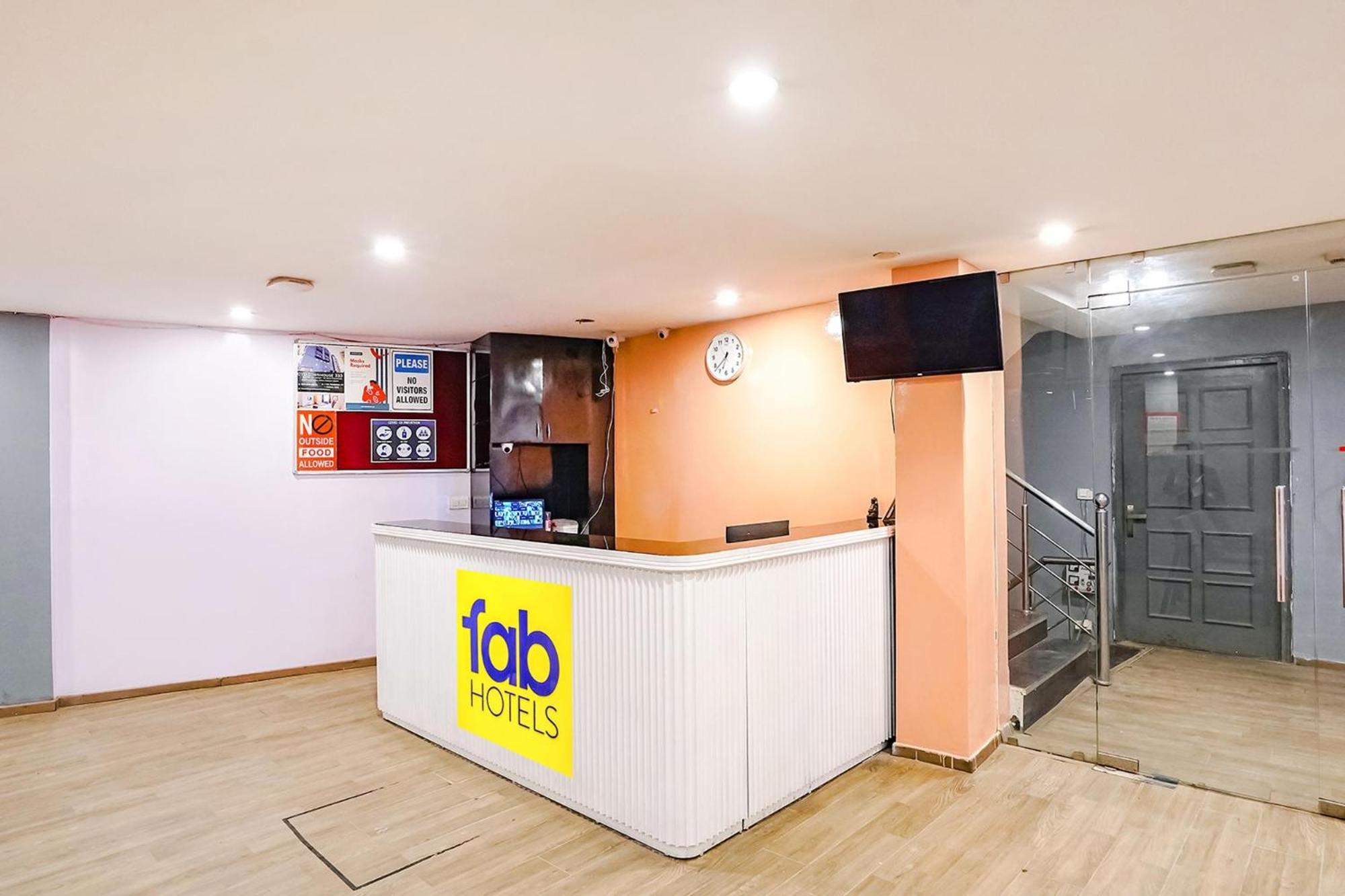 Super Townhouse O Hotel Aditya Residency Near Parthala Over Bridge Sector 121 Noida Indirapuram Exterior photo