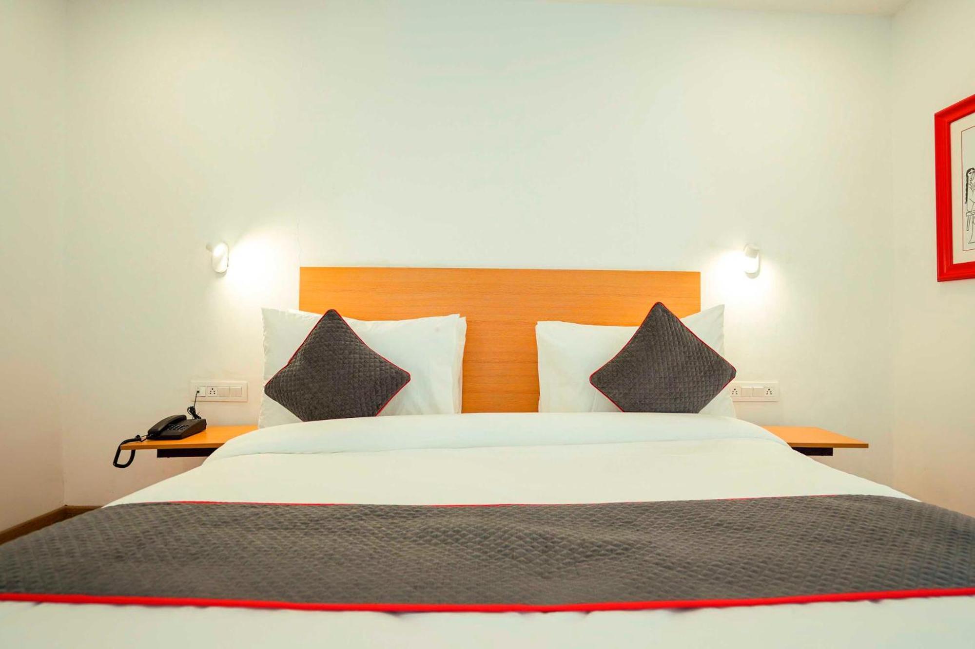 Super Townhouse O Hotel Aditya Residency Near Parthala Over Bridge Sector 121 Noida Indirapuram Exterior photo